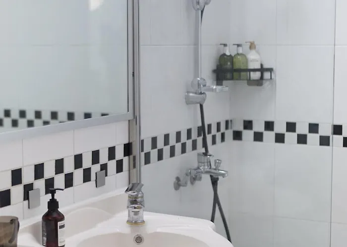 Choco Chacha - 1 Min Walk To Hongdae Station - Free Luggage Storage