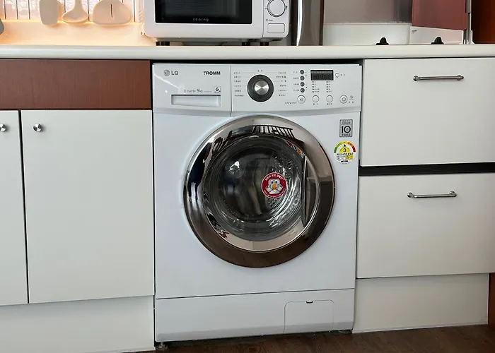 Choco Chacha - 1 Min Walk To Hongdae Station - Free Luggage Storage